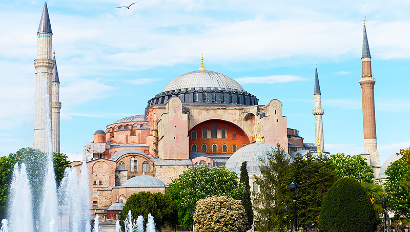 Europe on a Budget - 5 Cheap Holiday Destinations - Travel with Mia - Istanbul Turkey