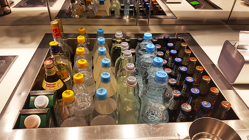 Lufthansa Business Class Lounge Frankfurt - Travel with Mia - Drinks
