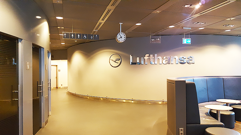 Lufthansa Business Class Lounge Frankfurt - Travel with Mia - Sign