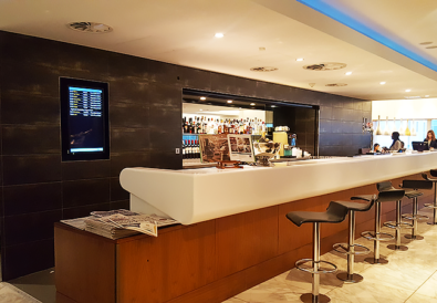 No 1 Lounge London Heathrow - Travel with Mia - Bar