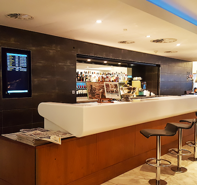 No 1 Lounge London Heathrow - Travel with Mia - Bar
